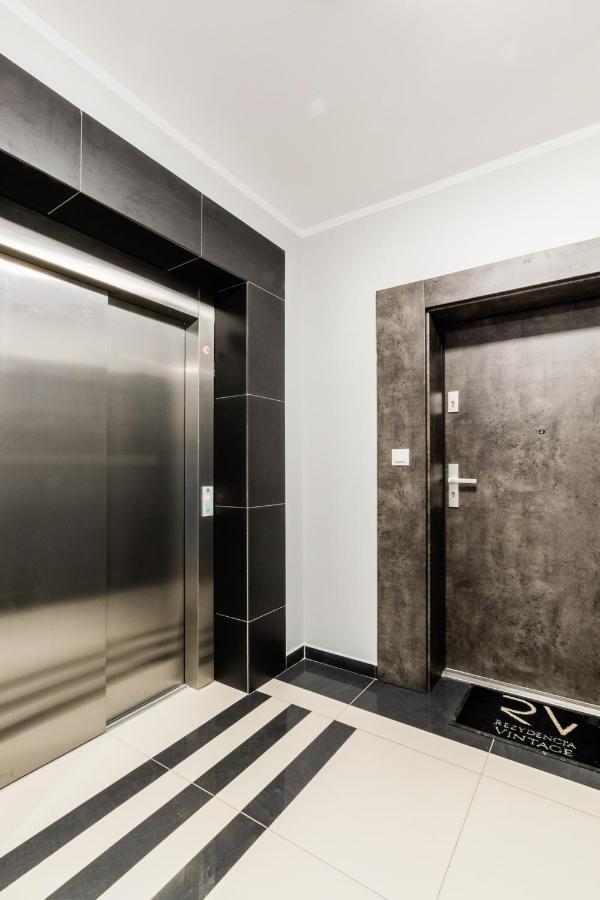 Apartament Rezydencja Vintage No1 オルシュティン エクステリア 写真